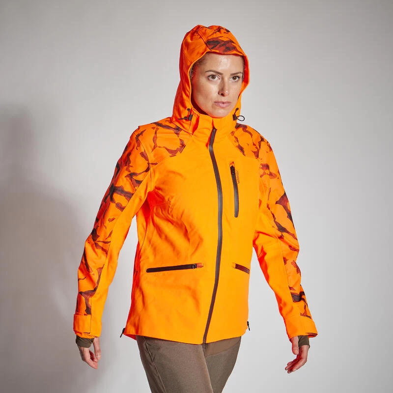 VESTE CHASSE SUPERTRACK FEMME RESISTANTE IMPERMEABLE ORANGE FLUO 500 2 VESTE CHASSE SUPERTRACK FEMME RESISTANTE IMPERMEABLE ORANGE FLUO 500 – Image 2
